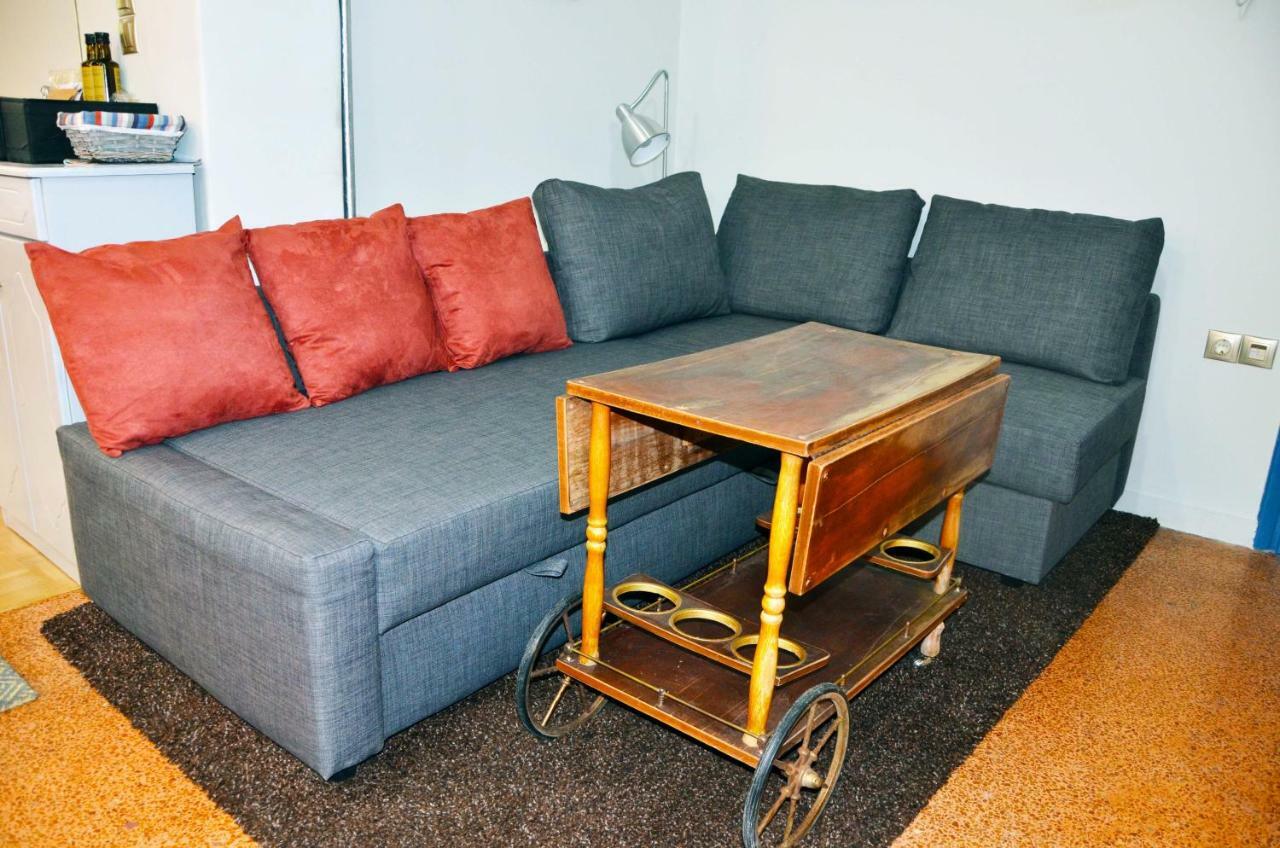 Mia's Cozy Flat In Ermou, 3 Min From 